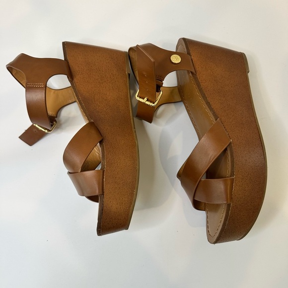 NEW Tommy Hilfiger Flat Tan Sandals Size 8.5 - Picture 2 of 4